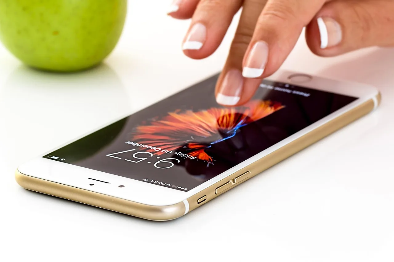 smartphone, mobiltelefon, pekskärm, mobil, teknologi, äpple, kommunikation, sociala medier, mobiltelefoner, förbindelse, telefon, företag, telekommunikation, bärbar, grej, internet, modern, multimedia, rörlighet, app, smartphone, mobiltelefon, mobil, mobil, mobil, mobil, mobil, telefon, telefon, app